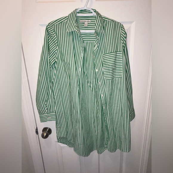 Button Up Top - Picture 1 of 1